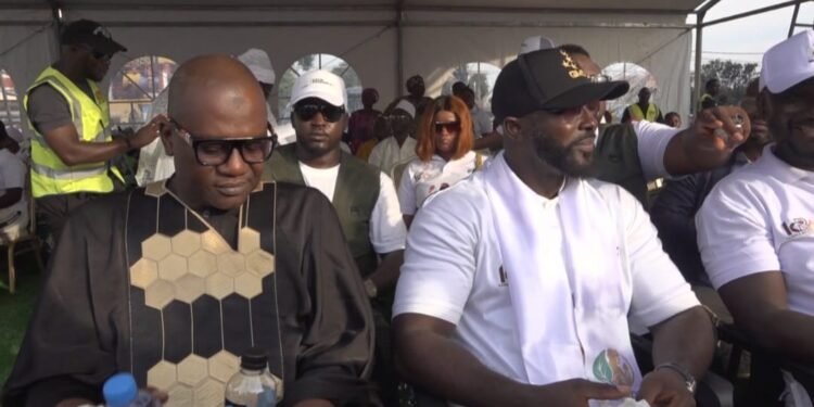 Kaloum en fête : Sonny Doumbouya organise un carnaval géant pour soutenir le Général Mamadi Doumbouya.Une mobilisation populaire exceptionnelle en faveur du président de la République.