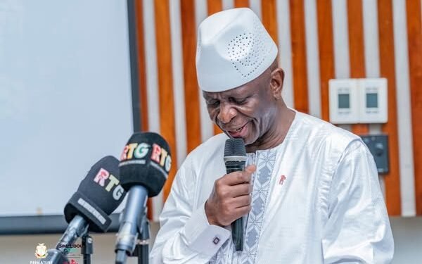 Guinée: Le ministre de l&rsquo;administration du territoire et de la décentralisation: Ibrahima kalil Condé : » C&rsquo;est la toute première fois que la Guinée organise une élection aussi civilisée ».   