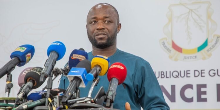 Fonction publique: Les fonctionnaires stagiaires de la session 2024 officiellement titularisés    