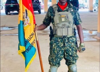 Guinée: Le président de la République, Mamadi Doumbouya, élève le général sâa AlphonseTouré au grade de commandeur de l’ordre national du mérite par (décret)