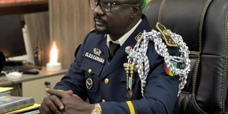 Guinée: (Décret) Général Djenaba sory camara, DG de la police nationale, élevé à l’ordre national du colatier