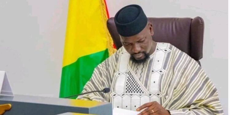 Guinée : le président Mamadi Doumbouya crée le Commandement des opérations spéciales (COS) par décret