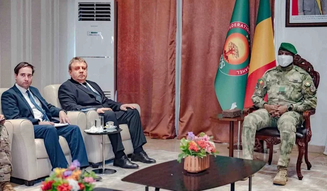 Mali : après l’attaque meurtrière, Assimi Goïta se rapproche de la Russie sur fond de retrait militaire à Kidal