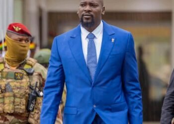 Guinée : le président Mamadi Doumbouya sacré “Grand Bâtisseur 2026” à Abidjan grâce à la vision Simandou