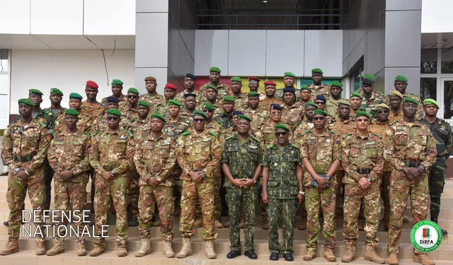 Coopération militaire Guinée–Mali : des officiers stagiaires maliens en immersion dans les institutions de défense guinéennes