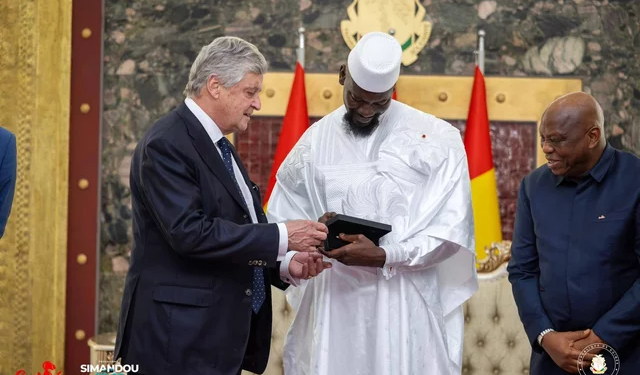 Guinée : le président de la République Mamadi Doumbouya reçoit  l&rsquo;émissaire d’Emmanuel Macron à Conakry 