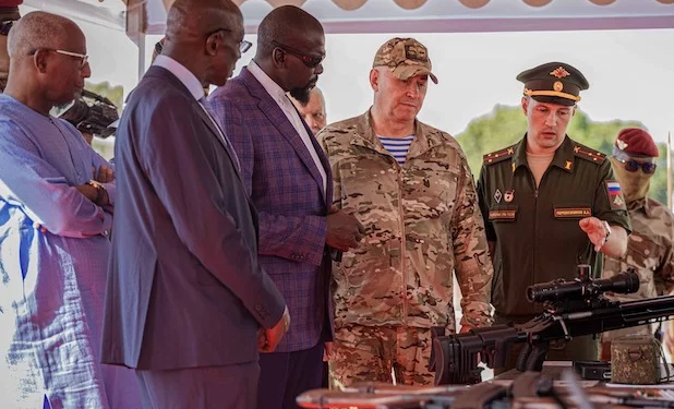 Guinée : « La Russie est disponible et prête » – Les promesses de l’émissaire de Vladimir Poutine à Mamadi Doumbouya