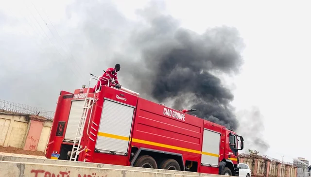 Guinée : Un incendie a secoué l’ancien dépôt de carburant de Kaloum