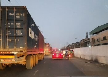  Guinée : le gouvernement interdit provisoirement la circulation nocturne des gros porteurs pour renforcer la sécurité routière