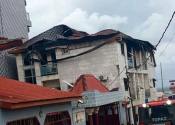 Matoto : un incendie ravage un immeuble à Sangoyah-Khabitayah, d’importants dégâts matériels enregistrés