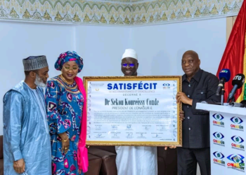 Guinée : l’ONASUR rend un hommage au Dr Sékou Koureissy Condé pour son engagement au service de la Nation