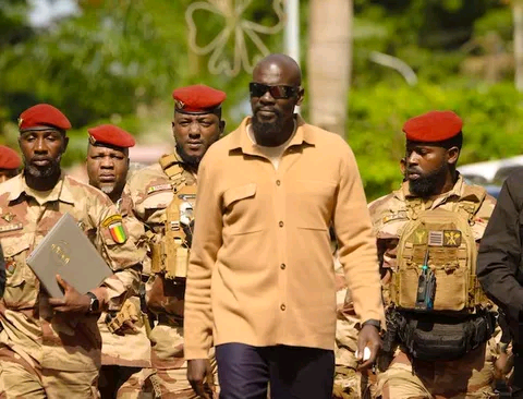 Le président de la République, Mamadi Doumbouya renforce la vigilance sécuritaire après son retour en Guinée
