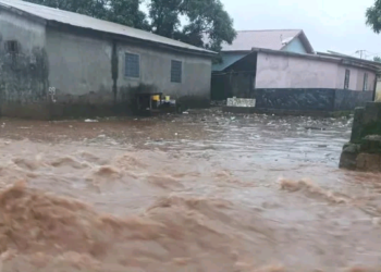 Drame à Conakry : emporté par les eaux de ruissellement, un jeune marchand ambulant perd la vie à Gbessia