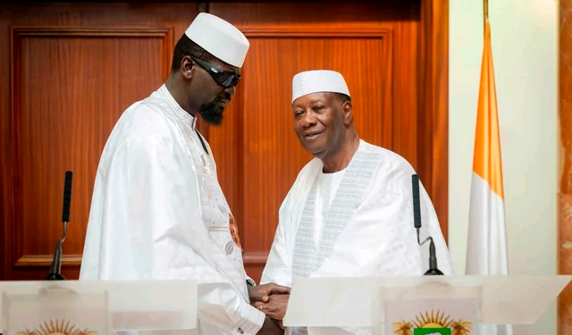 Guinée : Mamadi Doumbouya attendu à Conakry ce lundi après sa visite d’État en Côte d’Ivoire