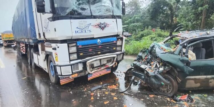 RN1 : trois morts, dont deux enfants, dans une violente collision à Kindia