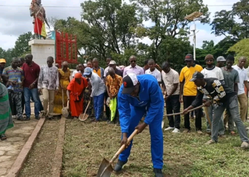 Kissidougou : une mobilisation citoyenne pour assainir la ville à l’occasion des 68 ans de l’indépendance