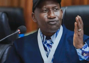 Makanera Kaké dénonce le qualificatif « putschiste » utilisé par France 24 pour Mamadi Doumbouya