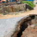 Coyah : les fortes pluies provoquent d’importantes inondations et font céder un ancien pont à Sambaya