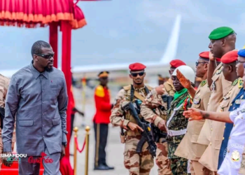 Mamadi Doumbouya de retour à Conakry après sa visite d’État en Côte d’Ivoire