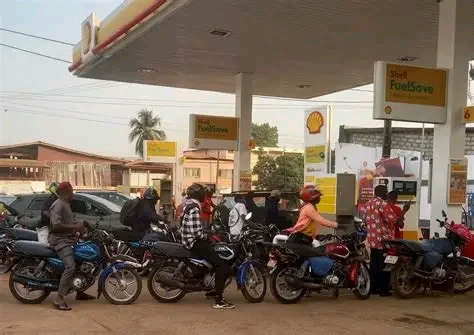 Carburant : des files d’attente observées devant plusieurs stations-service à Conakry