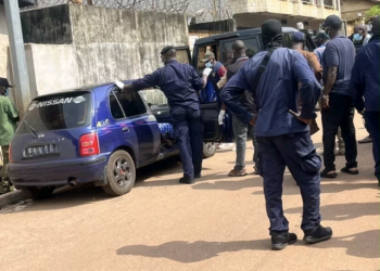 Conakry : deux corps sans vie retrouvés dans une voiture à Petit Simbaya