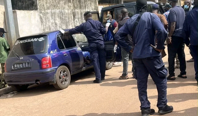 Conakry : deux corps sans vie retrouvés dans une voiture à Petit Simbaya
