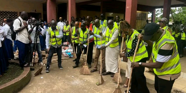 Yimbaya : les anciens élèves mobilisés pour assainir leur ancien lycée