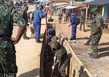 Yomou : une opération d’assainissement mobilise autorités, militaires et citoyens dans le cadre de la Semaine nationale du Soldat